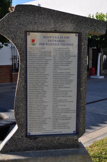 Placa homenaje a los colonos de Formación